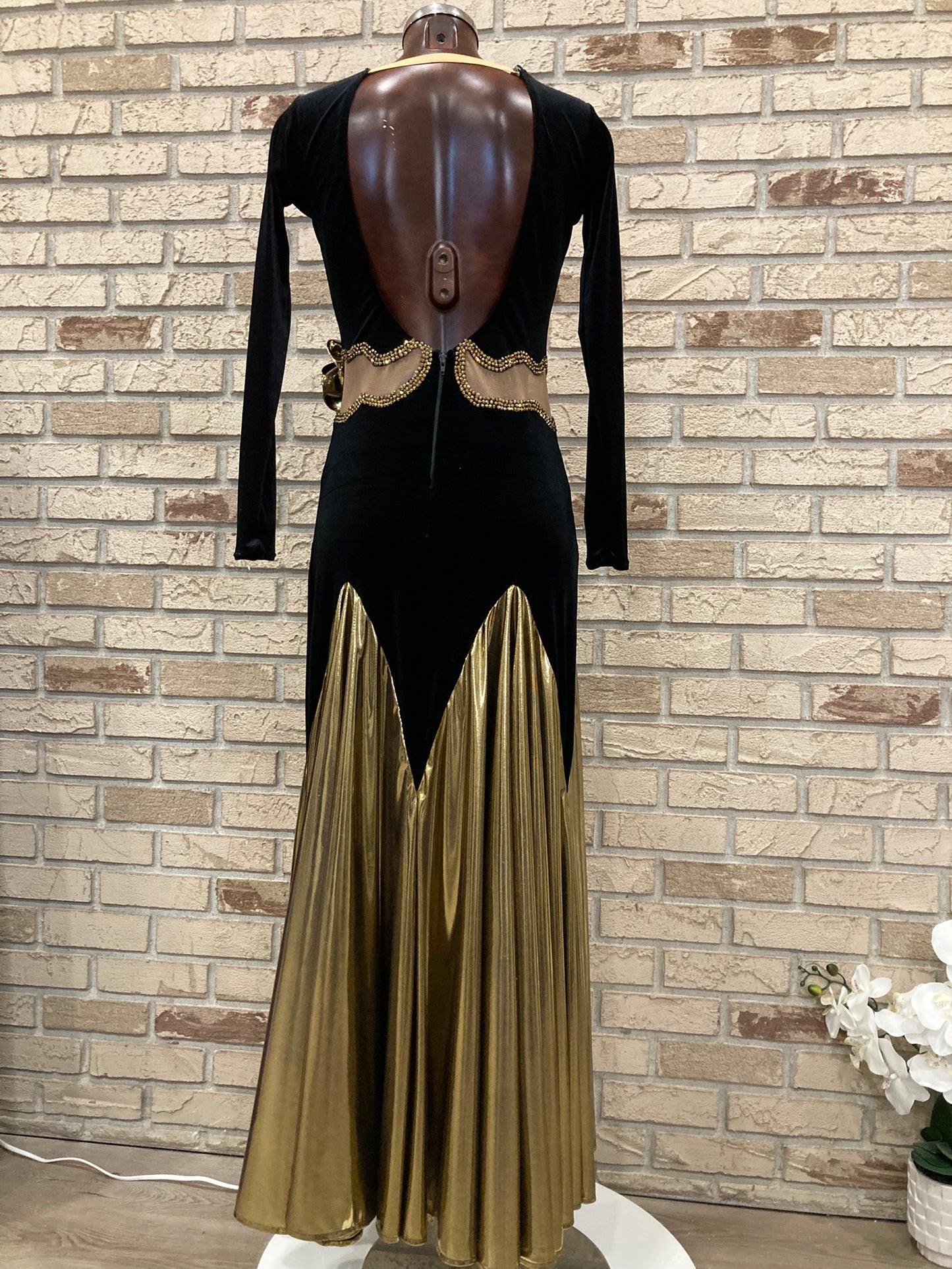Elegant black-and-gold Smooth Dress