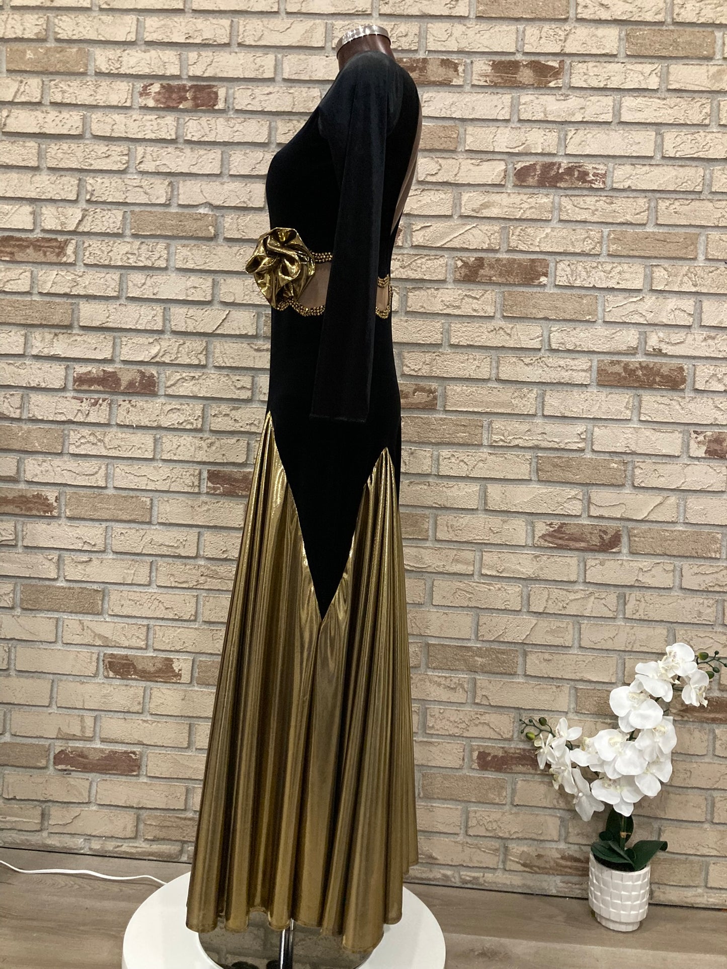 Elegant black-and-gold Smooth Dress