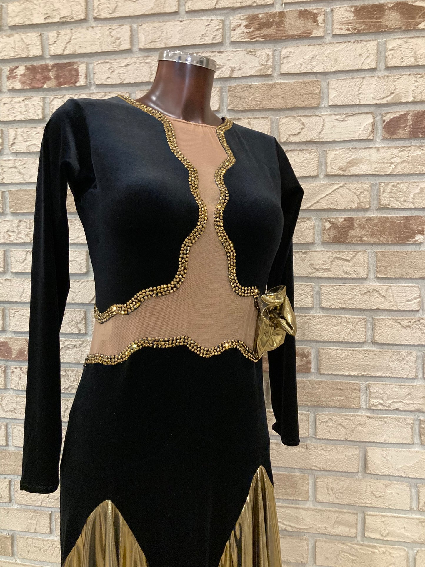 Elegant black-and-gold Smooth Dress